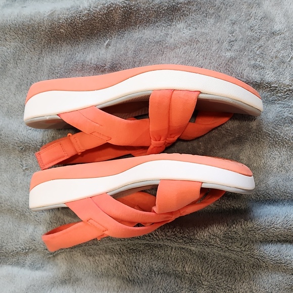 Women's Clark’s Cloudsteppers Very Comfortable - Picture 2 of 6